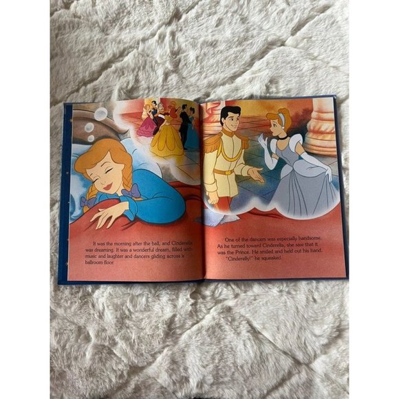 Disney Cinderella The Runaway Wand Children’s Book - Picture 3 of 5